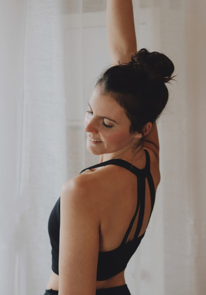Katja Deniffel ist Yogalehrerin und unterstützt dich auf deinem Weg – für ein Leben voll Achtsamkeit, Bewusstsein, Gesundheit, Wohlbefinden und Balance.